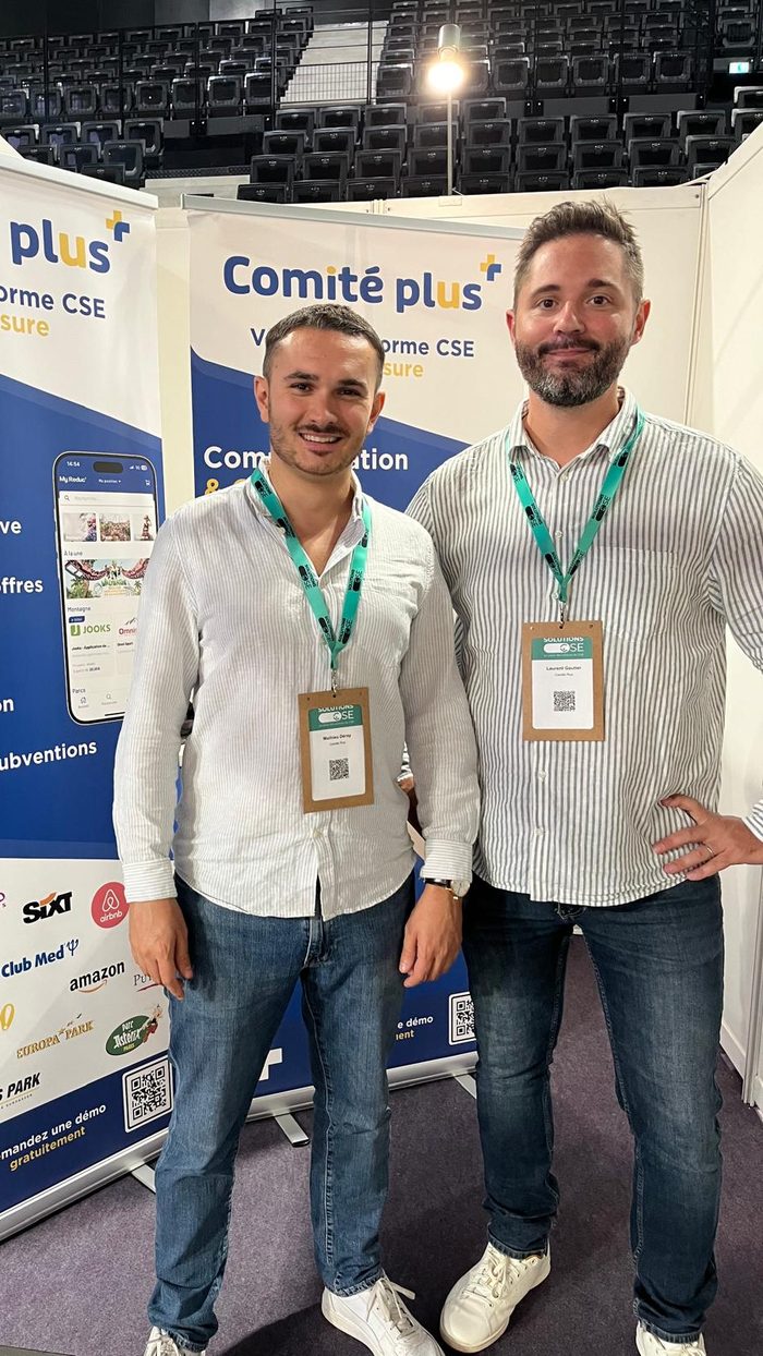 Mathieu et Laurent sur le stand Comité Plus lors d'un salon CSE